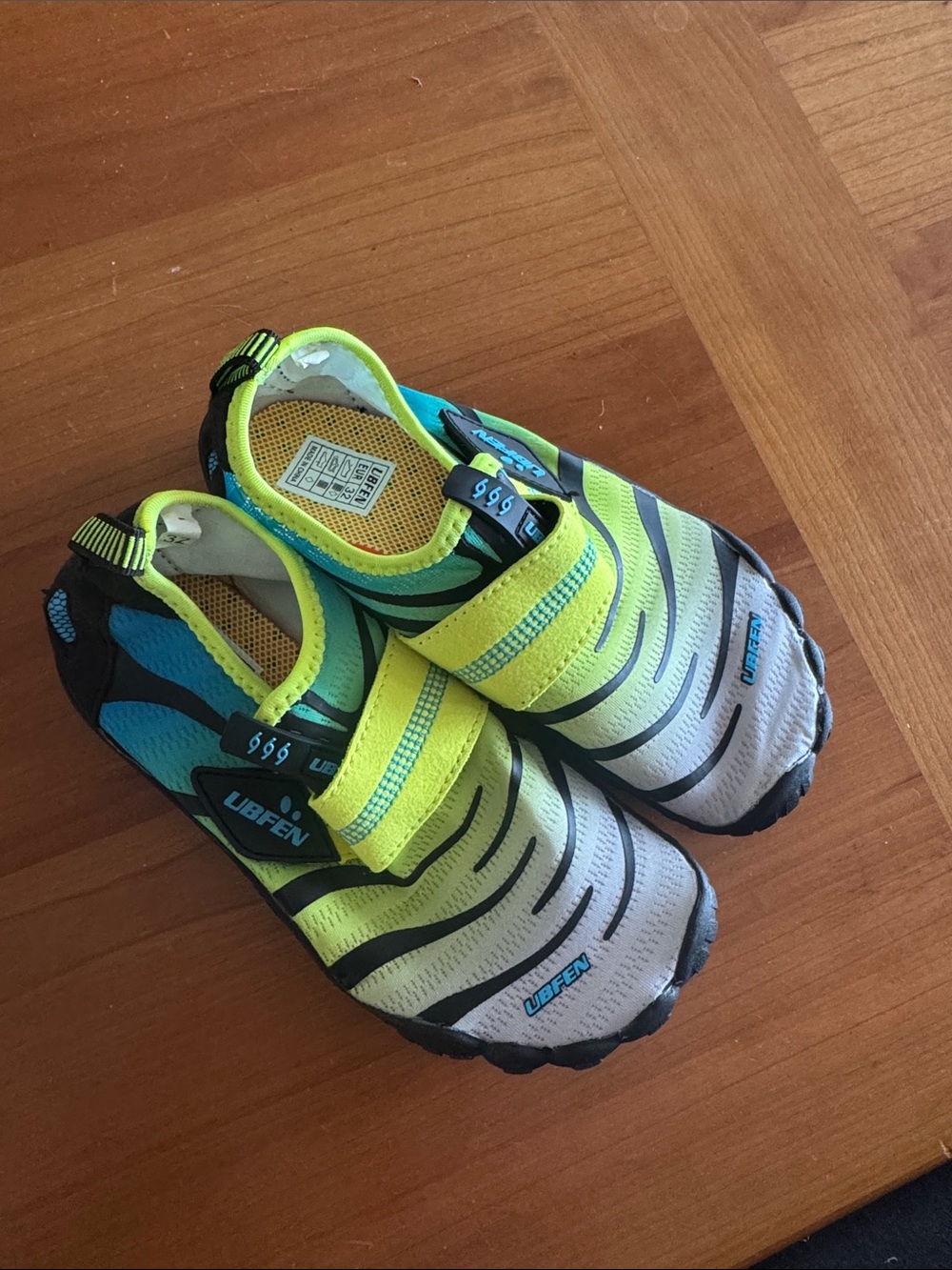 UBFEN Kids' Neon Yellow & Blue Slip-On Water Shoes